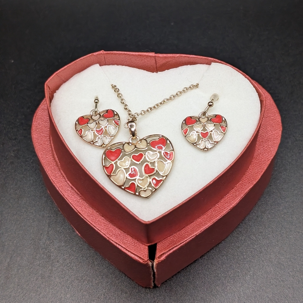 Vintage Avon 2013 Heart Pendant and Earrings Set Gold Tone Floating Hearts